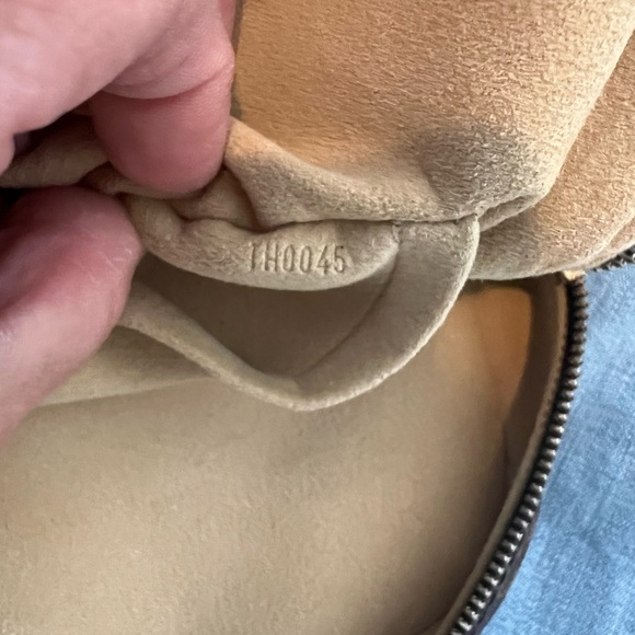 Louis Vuitton Manhattan PM, Authentic - Picture 14 of 16
